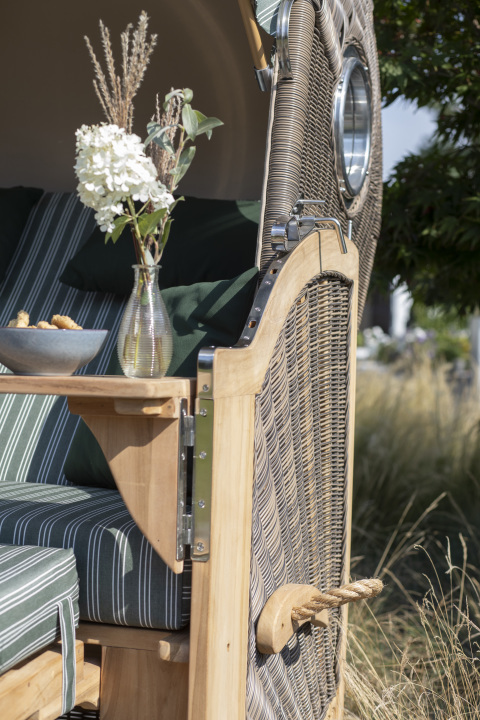 MP01902_Strandkorb_Amrum_Teak_Bullauge_grey_504_milieu (17)