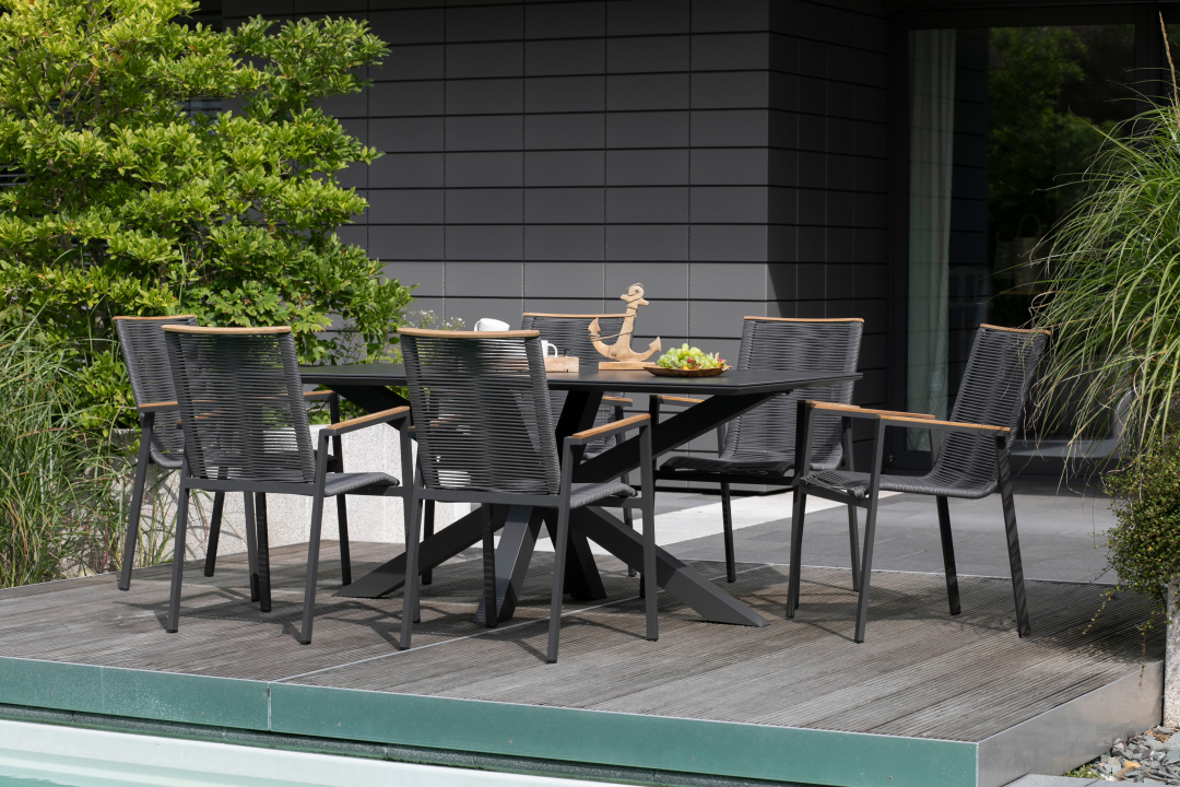BL27102_BL27010_Malaga_Tisch_200x90cm_dark-grey_Alicante_Diningstapelsessel_Rope_Teakarmlehne (1)