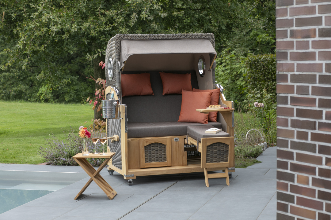 MD24611_02145_00646_Duene_Grande_Bullauge_Teak_PE-grey_591_Beistelltisch_Fishbone_Teak_Champagnerkuehler_ _6_