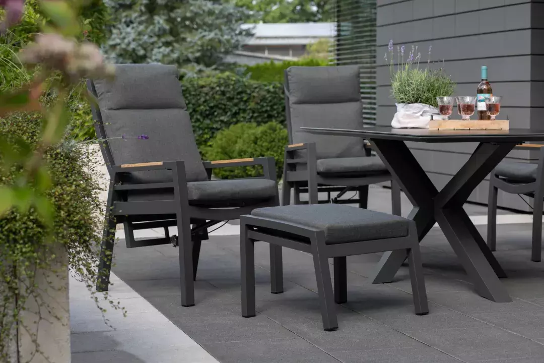 BL27102_BL27012_BL27013_Malaga_Tisch_200x90_dark-grey_Sevilla_Dining_Relaxsessel_Alu-Textilene_Teakarmlehne_Fusshocker _1_