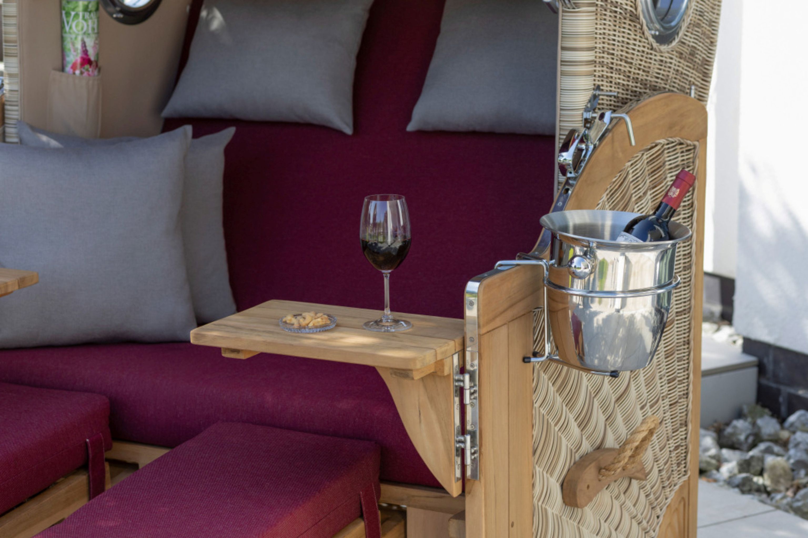 MD24834_00646_Duene_Grande_Bullauge_Teak_PE_Shell_Dessin_594_Champagnerkuehler