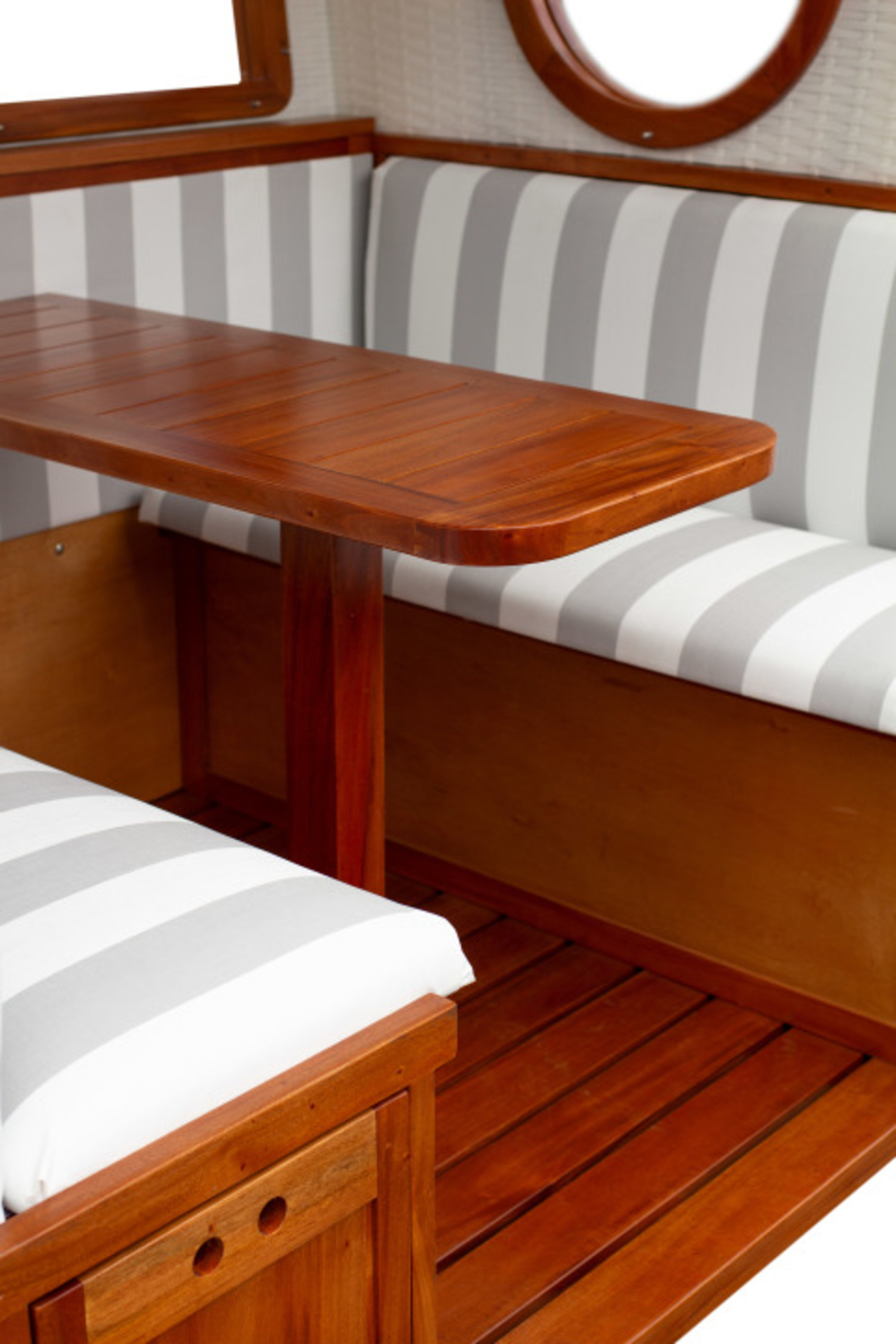 BL20103_Gosch_Lounge_Strandkorb_6_Sitzer_durchgeflochten_Mahagoni_PVC_Weiß_ERA_Dessin_989 _5_