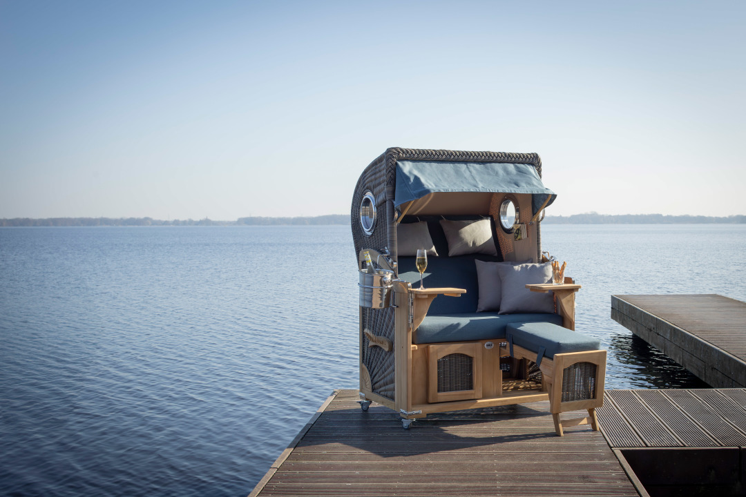 MD22810_00646_Strandkorb_Duene_Bullauge_Teak_PE_Grey_Dessin_593_Champagnerkuehler _5_