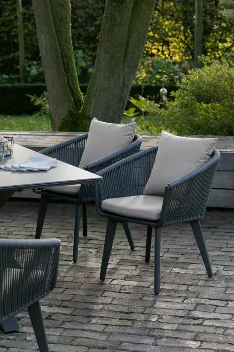 BL27014_BL27105_BL27228-S_Diningsessel_Cadiz_Rope_mit_Kissen_light_grey_Tisch_Almeria_200x90cm_light_grey_Aluminium_Gartenmoebelset _8_