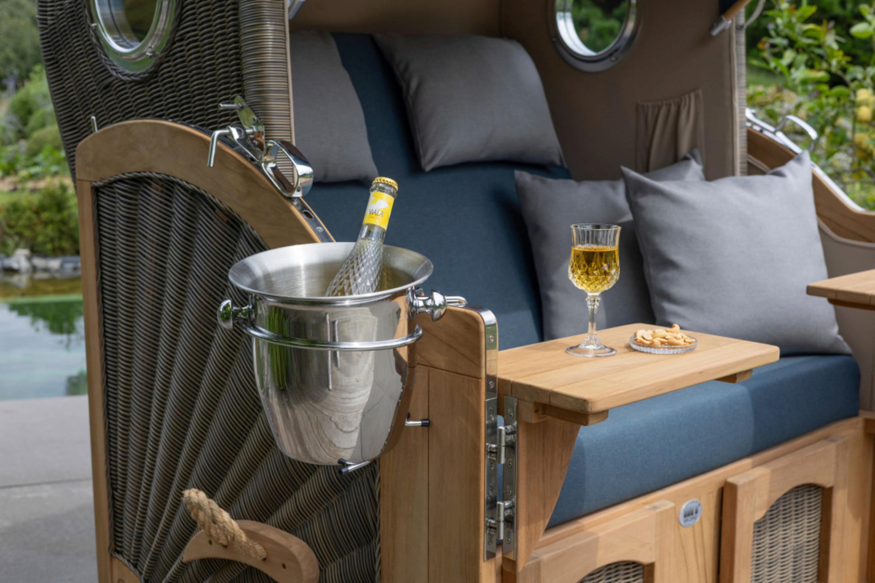 MD24613_00646_Strandkorb_Duene_Grande_Bullauge_Teak_PE_Grey_Dessin_593_Strandkorb_Zubehoer_Champagnerkuehler _5_ (1)