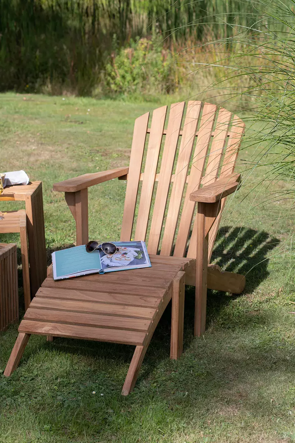 02103_02122_Gartensessel_Adirondack_Montreal_Teak_Beistelltische_3er_Set_Teak (7)