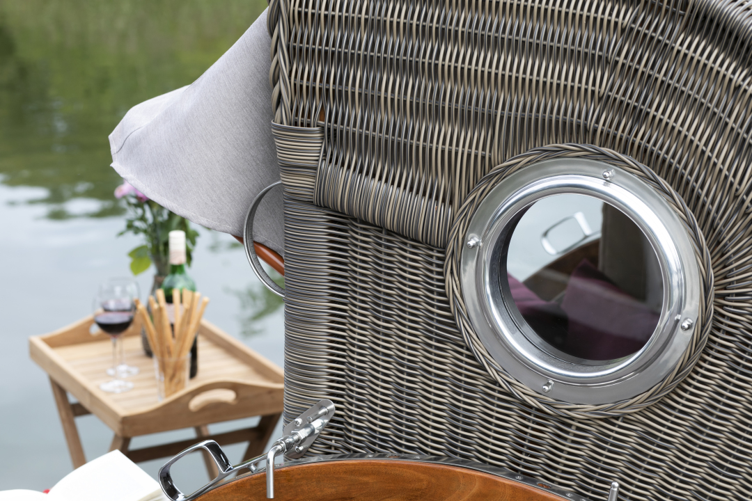 MD24008_BL26007_Baltikum_Bullauge_Mahagoni_PE_grey_588_Teak_Tablett_Norton
